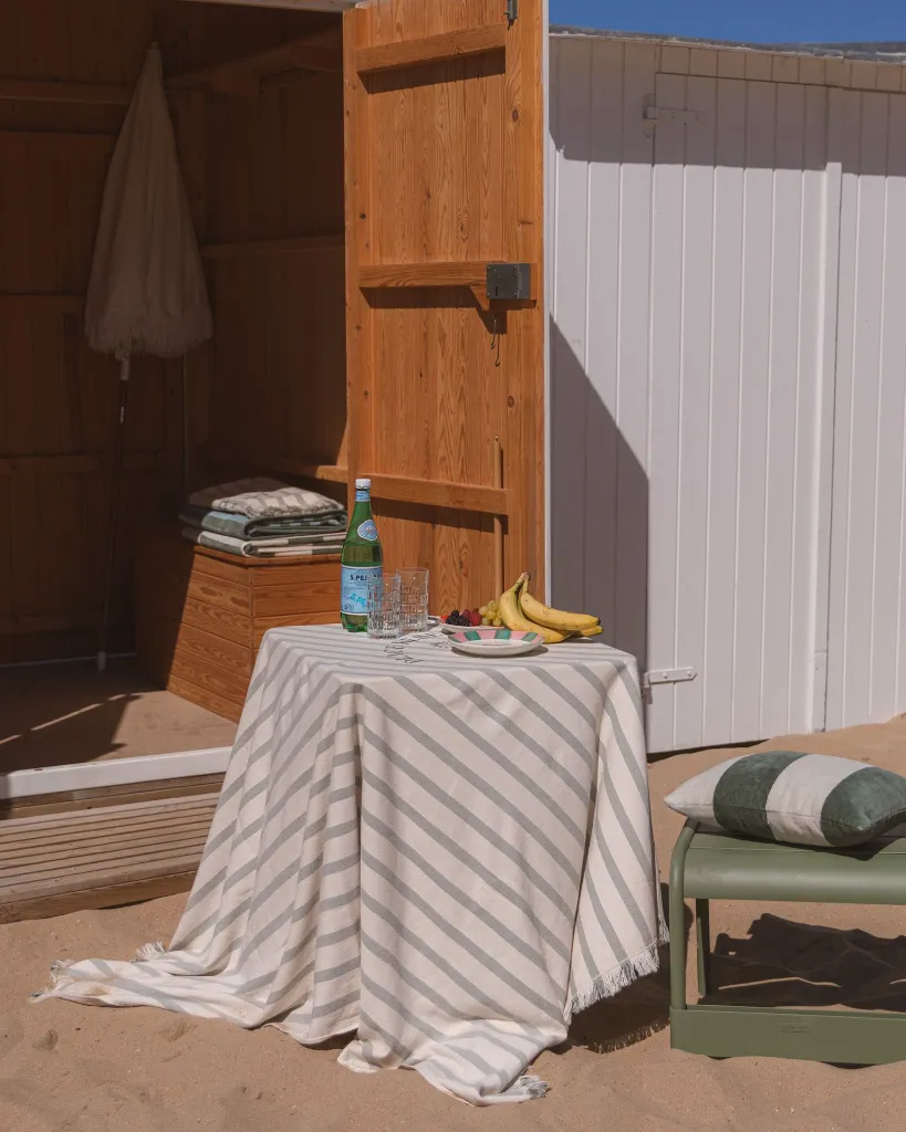 strandlaken-holiday-blanket-eucalyptus-14.webp